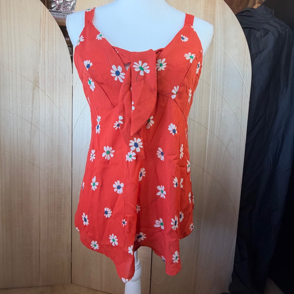 Sienna Sky Top M Red Daisy Floral Tie Front V-Neck Sleeveless Boho Casual Summer